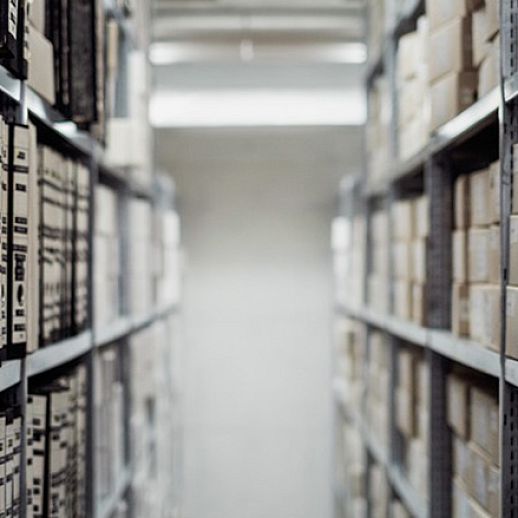 <p>Наш опыт - это обслуживание<br /> <nobr>интернет-магазинов</nobr> из <nobr>топ-10</nobr>,<br /> а также федеральных курьерских служб.</p>